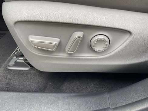 Used 2023 Toyota Highlander XLE image 14