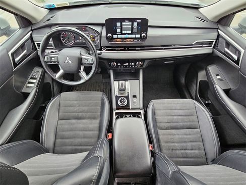 Used 2024 Mitsubishi Outlander SE image 15