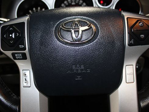 Used 2014 Toyota Sequoia Platinum RWD image 20