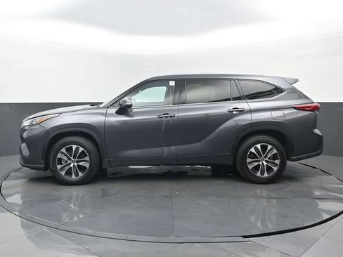 Used 2020 Toyota Highlander XLE FWD image 24
