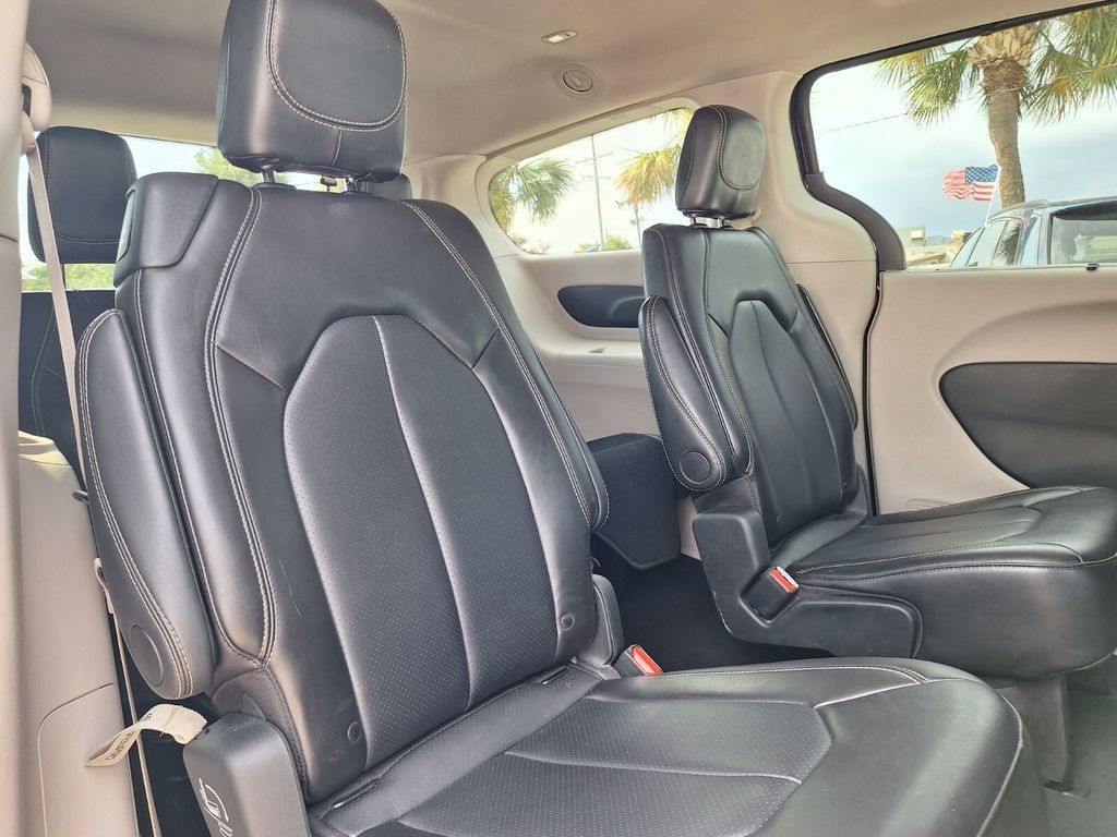 Used 2024 Chrysler Pacifica Touring-L FWD image 28