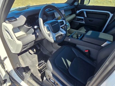 Used 2023 Land Rover Defender 130 X-Dynamic SE image 24