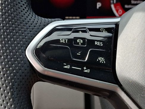 Used 2022 Volkswagen Tiguan SE R-Line AWD/4WD image 18