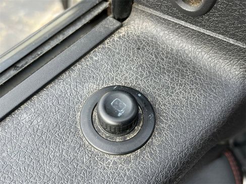 Used 2013 Ford F150 Limited image 12