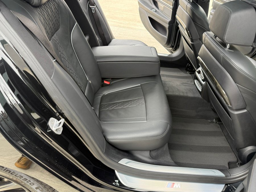 Used 2018 BMW 750i xDrive AWD/4WD image 21