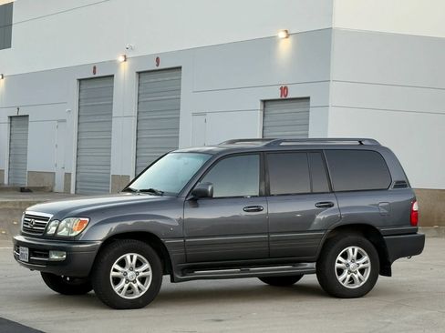 Used 2004 Lexus LX 470 4WD w/ Preferred Accessory Pkg image 18