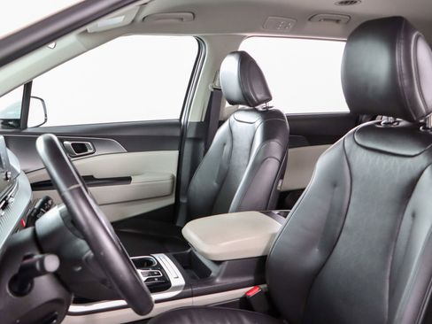 Used 2024 Kia Carnival LX image 23