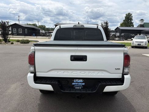 Used 2020 Toyota Tacoma TRD Sport AWD/4WD image 5