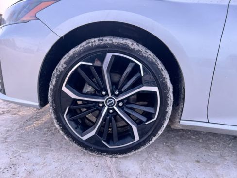 Used 2023 Nissan Altima 2.5 SR w/ SR Premium Package image 2