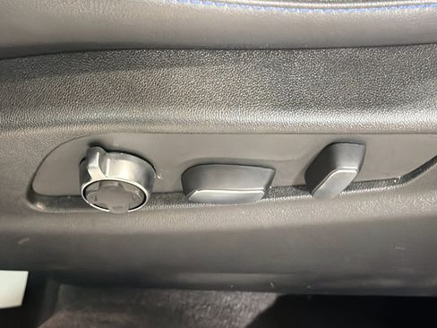 Used 2025 Cadillac XT4 Sport w/ LPO, Onyx Lite Package FWD image 24