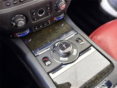 Used 2019 Rolls-Royce Wraith image 22