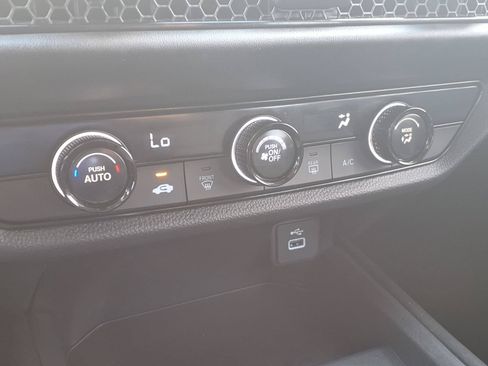 Used 2025 Honda HR-V LX image 18