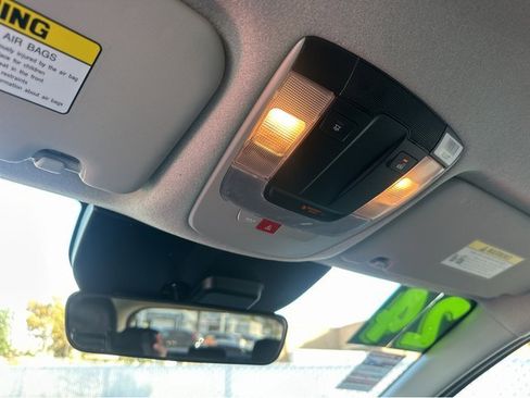 Used 2024 Kia Niro EX image 24