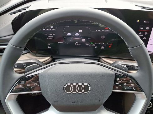 Used 2025 Audi Q5 Premium w/ Convenience Package image 9