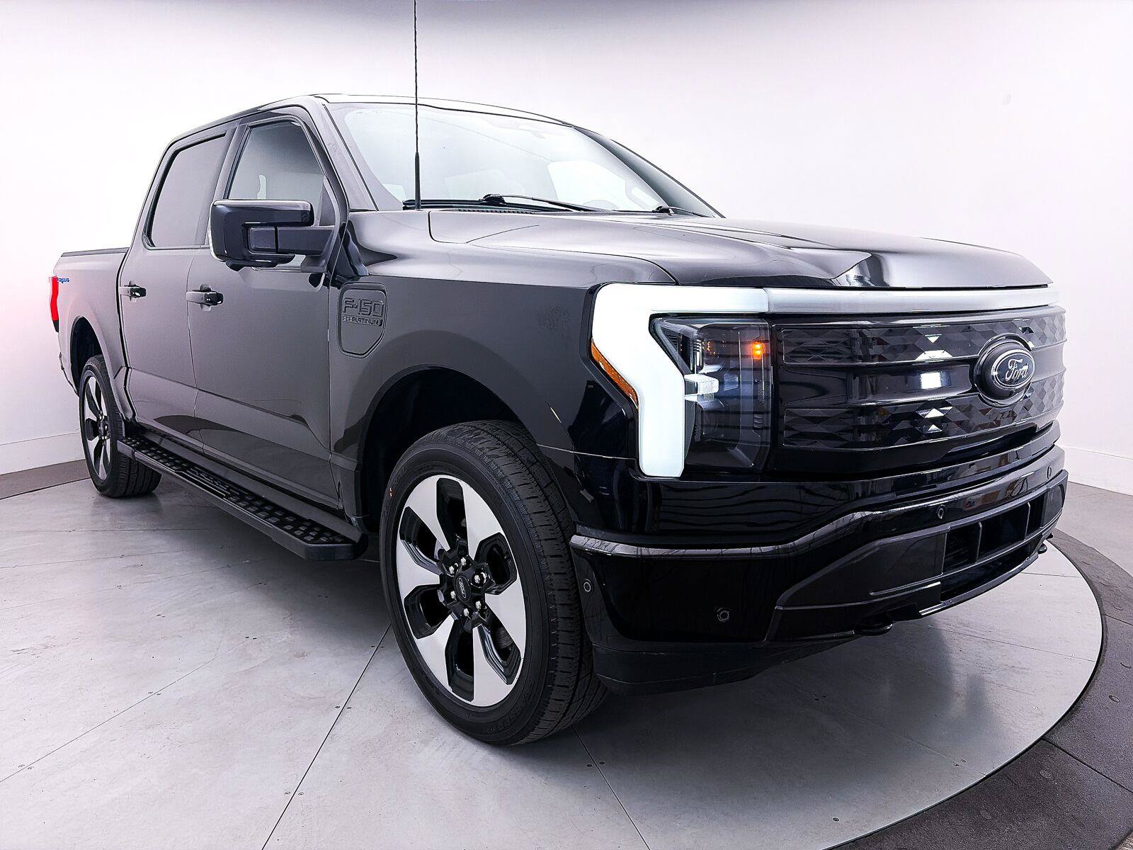 Used 2023 Ford F150 Lightning Platinum AWD/4WD image 12