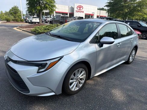 Used 2025 Toyota Corolla LE w/ LE Premium Package FWD image 1