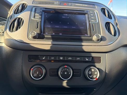 Used 2016 Volkswagen Tiguan SE image 27