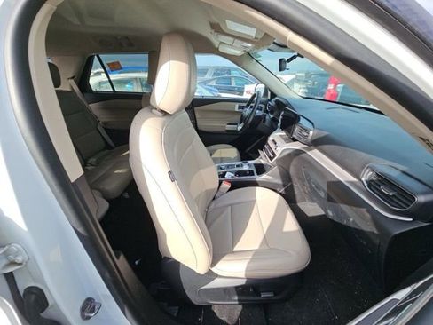 Used 2023 Ford Explorer XLT w/ Equipment Group 202A image 10