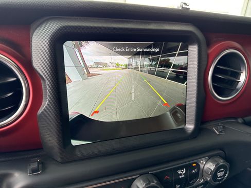 Used 2023 Jeep Gladiator Rubicon w/ Cold Weather Group AWD/4WD image 24