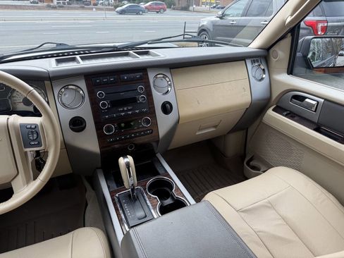 Used 2012 Ford Expedition XLT image 21