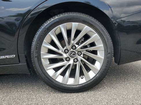 Used 2021 Lexus ES 300h Ultra Luxury w/ Accessory Package FWD image 9