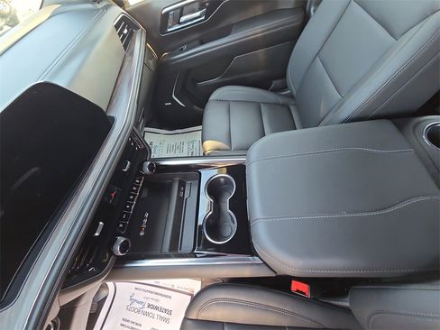 Used 2025 Chevrolet Tahoe Z71 w/ Comfort Package image 14