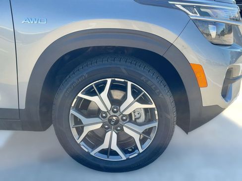 Used 2021 Kia Seltos EX image 11