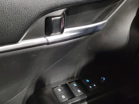 Used 2018 Toyota Camry SE FWD image 16