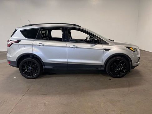 Used 2018 Ford Escape SE w/ SE Sport Appearance Package image 2
