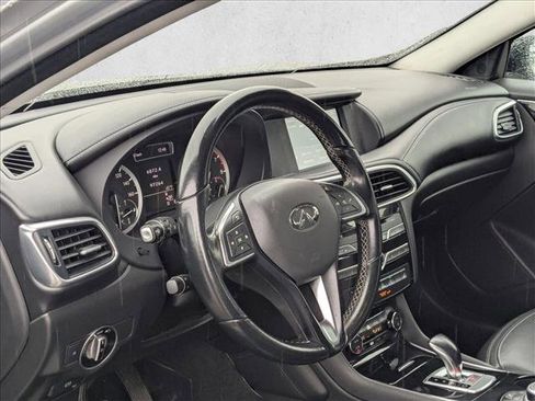 Used 2018 INFINITI QX30 image 9