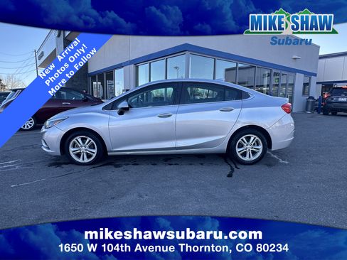 Used 2017 Chevrolet Cruze LT image 10