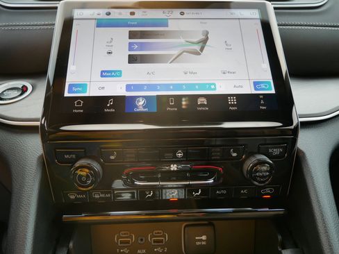 New 2025 Jeep Grand Cherokee L Limited w/ Trailer Tow Package image 17