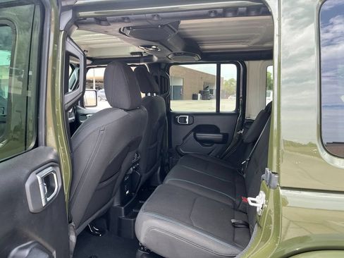 Used 2023 Jeep Wrangler Unlimited Rubicon 4xe w/ Cold Weather Group AWD/4WD image 11