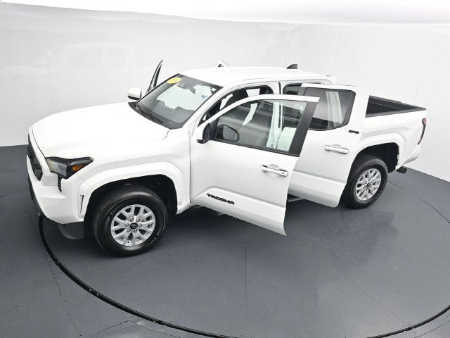Used 2024 Toyota Tacoma SR5 AWD/4WD image 44