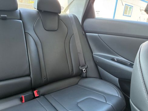 Used 2025 Hyundai Elantra Limited image 39