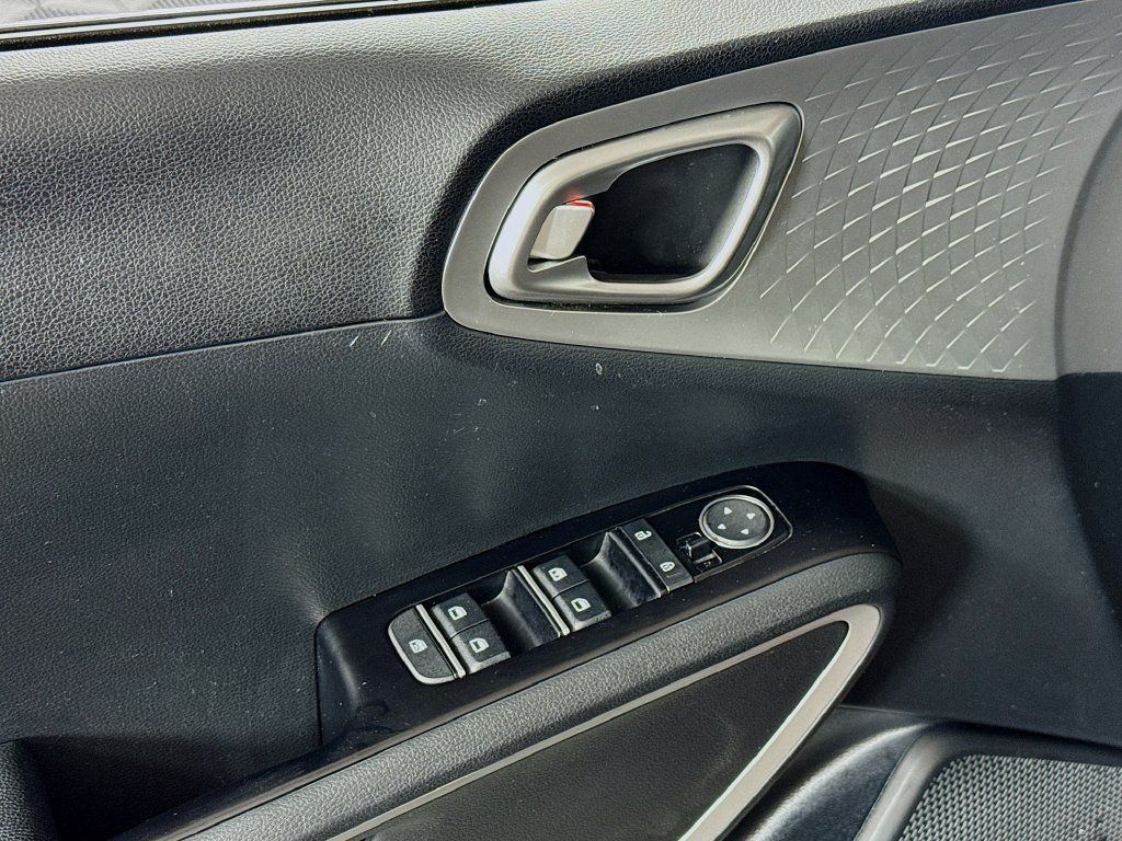 Used 2022 Kia Soul LX FWD image 17