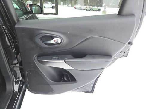 Used 2020 Jeep Cherokee Latitude w/ Comfort & Convenience Group image 49