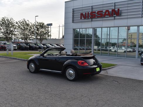 Used 2014 Volkswagen Beetle 1.8T FWD image 18