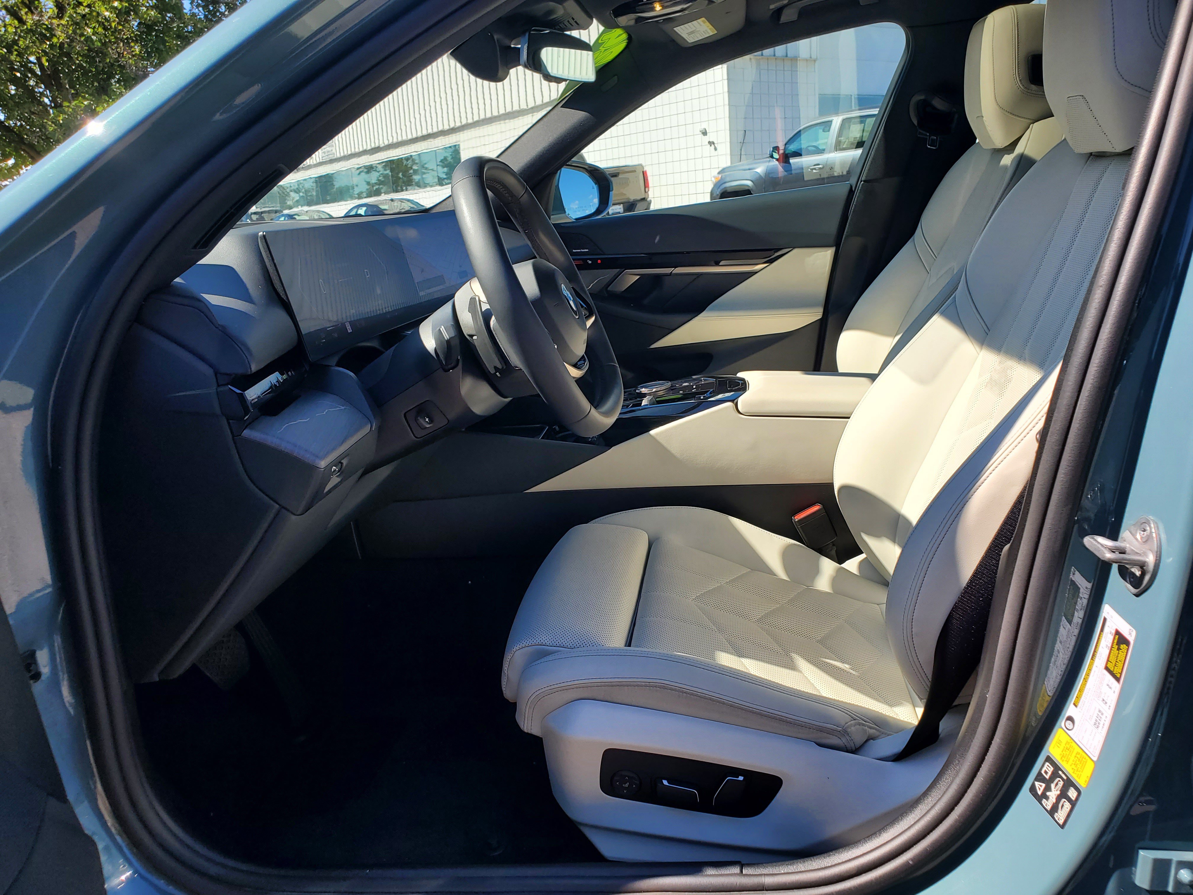 Certified 2024 BMW 530i xDrive w/ Premium Package AWD/4WD image 9