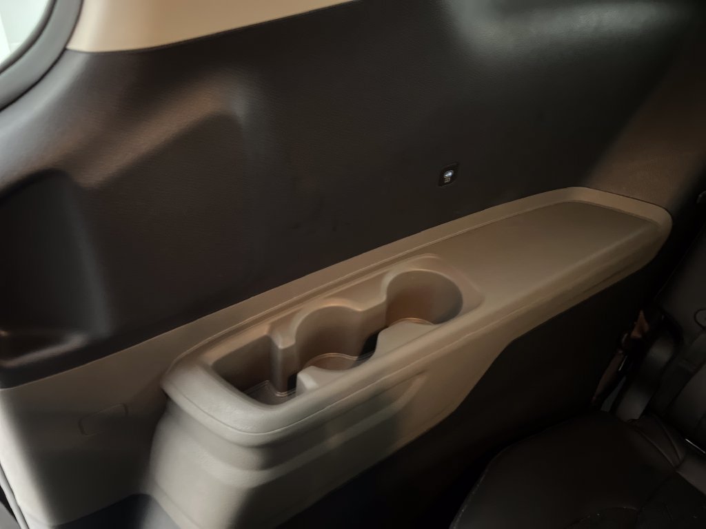 Used 2025 Kia Carnival FWD image 35