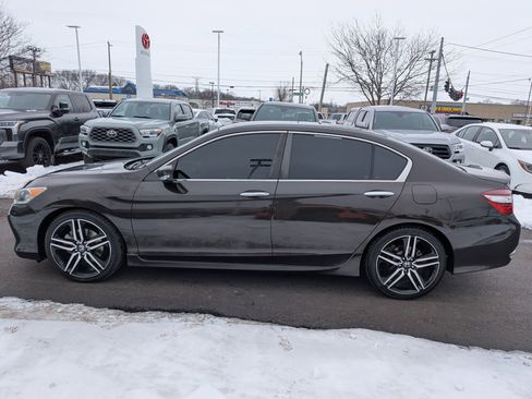 Used 2017 Honda Accord Sport image 4