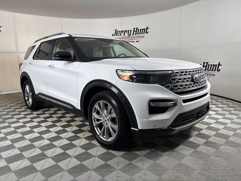 Used 2022 Ford Explorer Limited w/ Equipment Group 301A RWD image 3