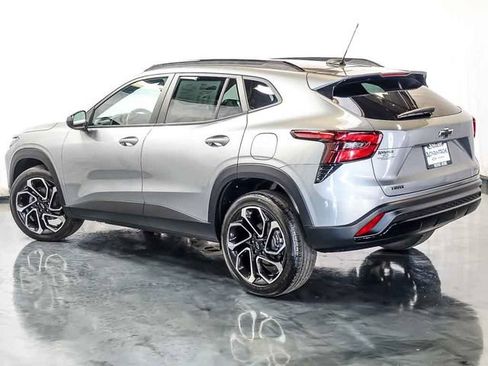 Certified 2024 Chevrolet Trax RS w/ Driver Confidence Package FWD image 9