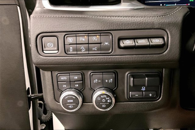 Used 2023 GMC Yukon XL Denali w/ Advanced Technology Package AWD/4WD image 41