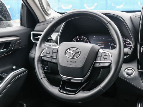 Used 2021 Toyota Highlander Platinum image 16