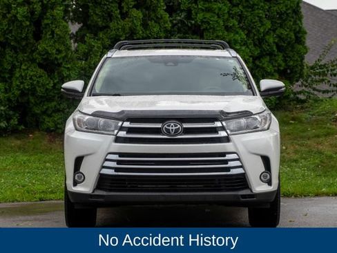 Used 2019 Toyota Highlander Limited FWD image 2