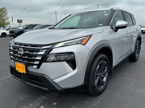 Used 2025 Nissan Rogue SV image 8