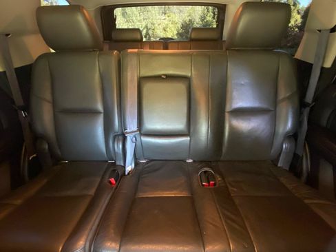 Used 2013 Cadillac Escalade Premium AWD/4WD image 19