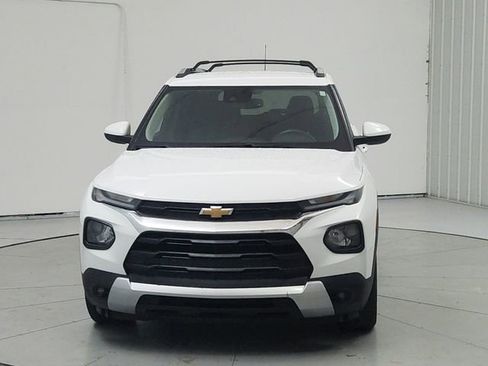 Used 2021 Chevrolet TrailBlazer LT w/ Convenience Package FWD image 2