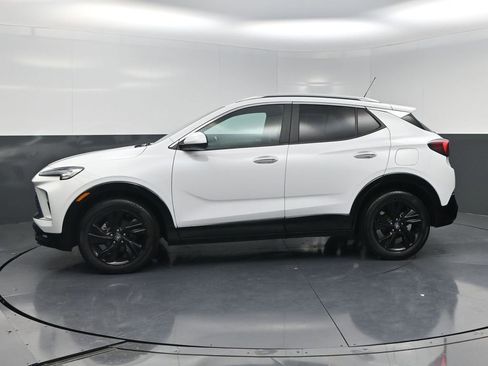 Used 2024 Buick Encore GX Sport Touring FWD image 3
